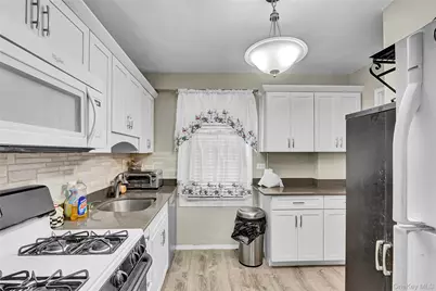 123-40 83 Avenue #6D, Kew Gardens, NY 11415 - Photo 4