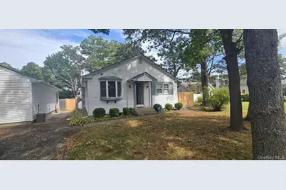 51 Peconic Street, Selden, NY 11784 - Photo 18