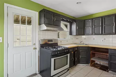 335 Locust Avenue, Uniondale, NY 11553 - Photo 8