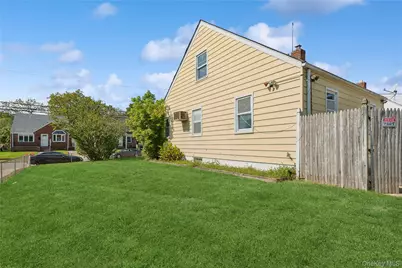 335 Locust Avenue, Uniondale, NY 11553 - Photo 26