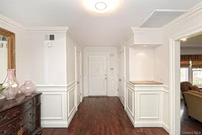 22 West Drive, Manhasset, NY 11030 - Photo 2