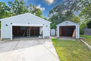 218 Wavecrest Dr, Mastic Beach, NY 11951 - Photo 16