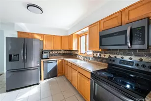 218 Wavecrest Dr, Mastic Beach, NY 11951 - Photo 6