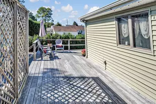 481 Peconic Bay Blvd, Aquebogue, NY 11931 - Photo 10