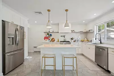 116 Sperry Boulevard Boulevard, New Hyde Park, NY 11040 - Photo 10