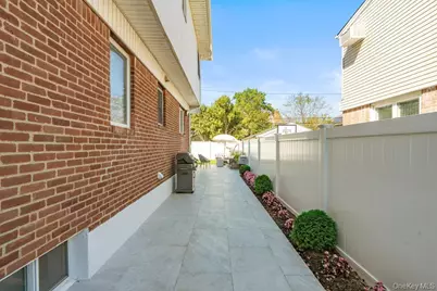 116 Sperry Boulevard Boulevard, New Hyde Park, NY 11040 - Photo 34