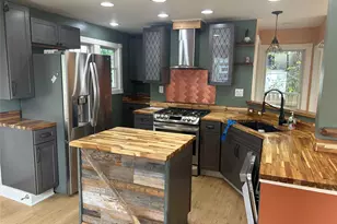 140 E Marie St, Hicksville, NY 11801 - Photo 2