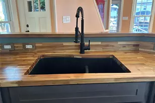 140 E Marie St, Hicksville, NY 11801 - Photo 4