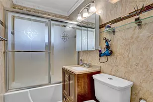 29 Walnut Ln, Hicksville, NY 11801 - Photo 14