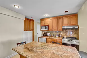29 Walnut Ln, Hicksville, NY 11801 - Photo 8