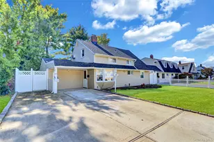 29 Walnut Ln, Hicksville, NY 11801 - Photo 2