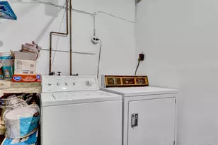 29 Walnut Ln, Hicksville, NY 11801 - Photo 20