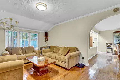 29 Walnut Lane, Hicksville, NY 11801 - Photo 4