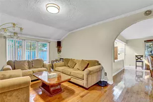 29 Walnut Ln, Hicksville, NY 11801 - Photo 4