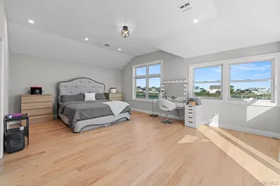 914 Arctic Street, Lindenhurst, NY 11757 - Photo 20