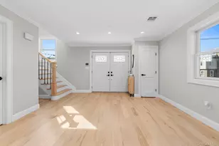 914 Arctic St, Lindenhurst, NY 11757 - Photo 2