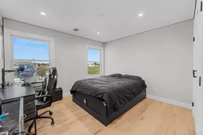 914 Arctic Street, Lindenhurst, NY 11757 - Photo 18