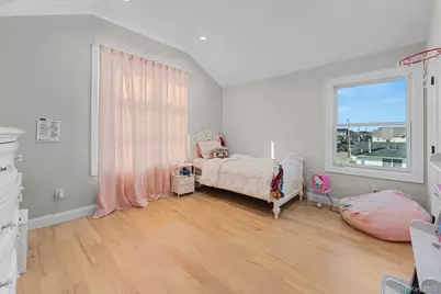 914 Arctic Street, Lindenhurst, NY 11757 - Photo 16