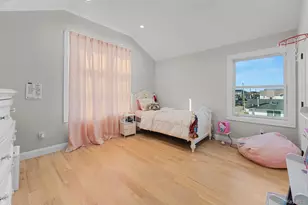 914 Arctic St, Lindenhurst, NY 11757 - Photo 16