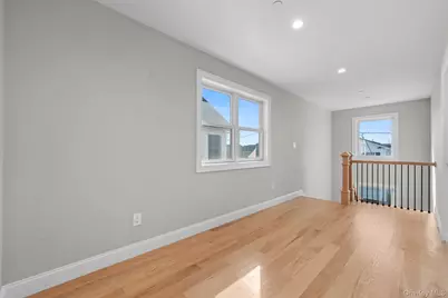 914 Arctic Street, Lindenhurst, NY 11757 - Photo 14