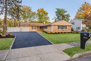 49 Tulip Grove Dr, Lake Grove, NY 11755 - Photo 2