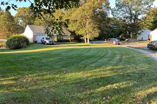 2 Kingston Dr, Ridge, NY 11961 - Photo 4