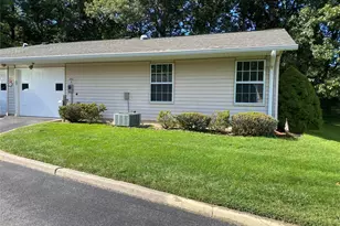 393 A Woodbridge Dr, Ridge, NY 11961 - Photo 4