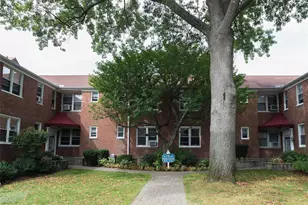 8 Bryant Crescent, White Plains, NY 10605 - Photo 4