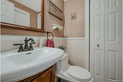 30 W Shore Road, Oakdale, NY 11769 - Photo 24