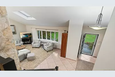 25 Surry Hill Place, Huntington, NY 11743 - Photo 12