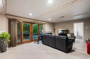 25 Surry Hill Pl, Huntington, NY 11743 - Photo 16