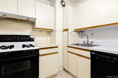 66-10 Thornton Place #2F, Rego Park, NY 11374 - Photo 14