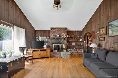 92 Hemlock Drive, Farmingdale, NY 11735 - Photo 8