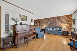 92 Hemlock Dr, Farmingdale, NY 11735 - Photo 4