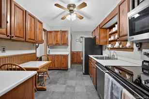 92 Hemlock Dr, Farmingdale, NY 11735 - Photo 12