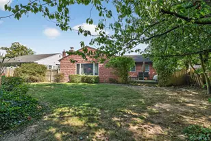 92 Hemlock Dr, Farmingdale, NY 11735 - Photo 18