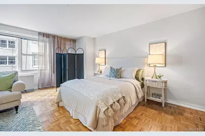 155 W 68th Street #6-16, New York, NY 10023 - Photo 4