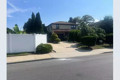 1427 Washington Avenue, Seaford, NY 11783 - Photo 2