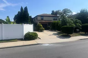 1427 Washington Ave, Seaford, NY 11783 - Photo 2