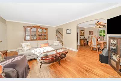 1427 Washington Avenue, Seaford, NY 11783 - Photo 8