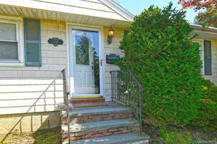 1483 Crown St, Wantagh, NY 11793 - Photo 4