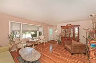1483 Crown St, Wantagh, NY 11793 - Photo 6