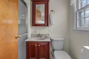 60 Oak St, Smithtown, NY 11787 - Photo 16