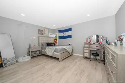 28 Riverside Avenue, Amityville, NY 11701 - Photo 22