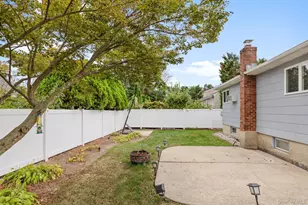 39 Wellington Ave, Deer Park, NY 11729 - Photo 16