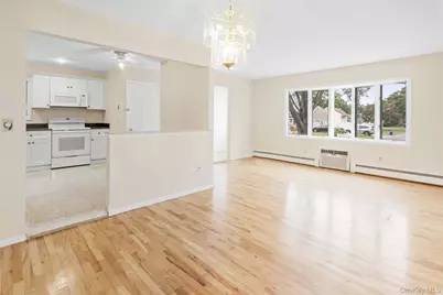 39 Wellington Avenue, Deer Park, NY 11729 - Photo 2