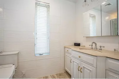 29 Robert Street, Patchogue, NY 11772 - Photo 12