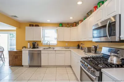 29 Robert Street, Patchogue, NY 11772 - Photo 4
