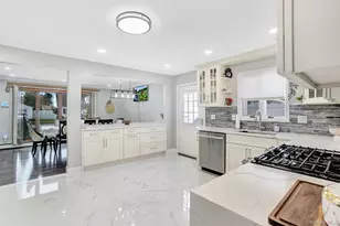 9 Pine Ln, Valley Stream, NY 11581 - Photo 18