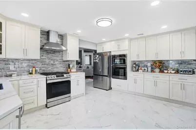 9 Pine Lane, Valley Stream, NY 11581 - Photo 14